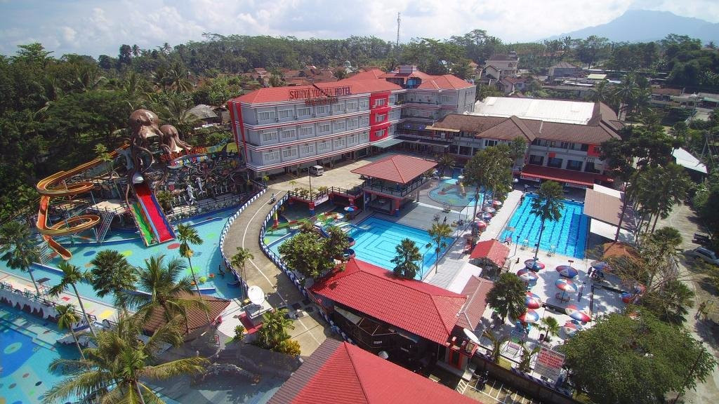 Surya Yudha Hotel主图