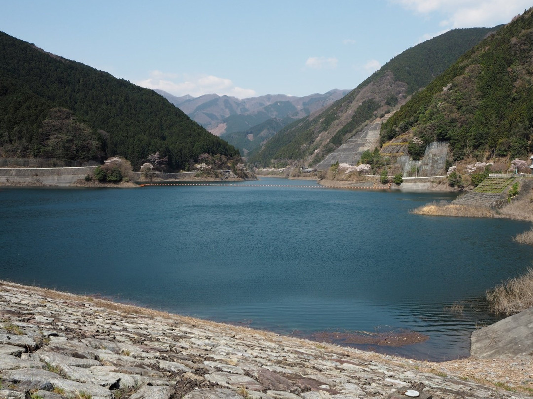 Naguri Lake (Arima Dam)景点图片