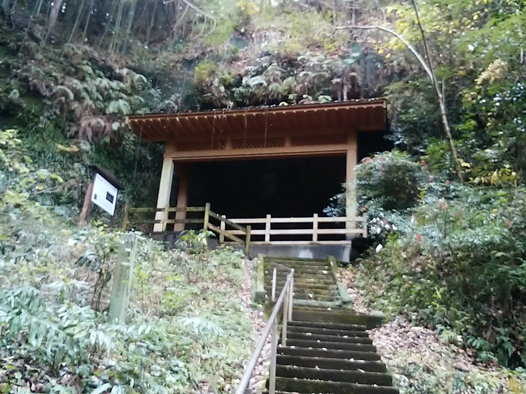 Ogata Miyasako West Stone Statue