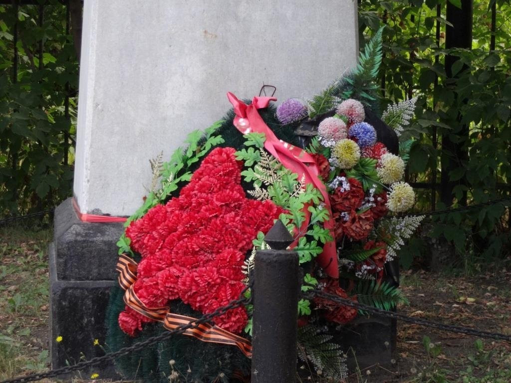 Monument to the Students of Nizhneisetskiy Orphan Home景点图片