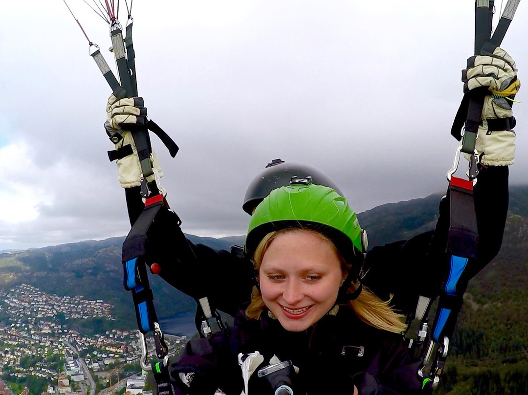 Tandem Paragliding Bergen景点图片