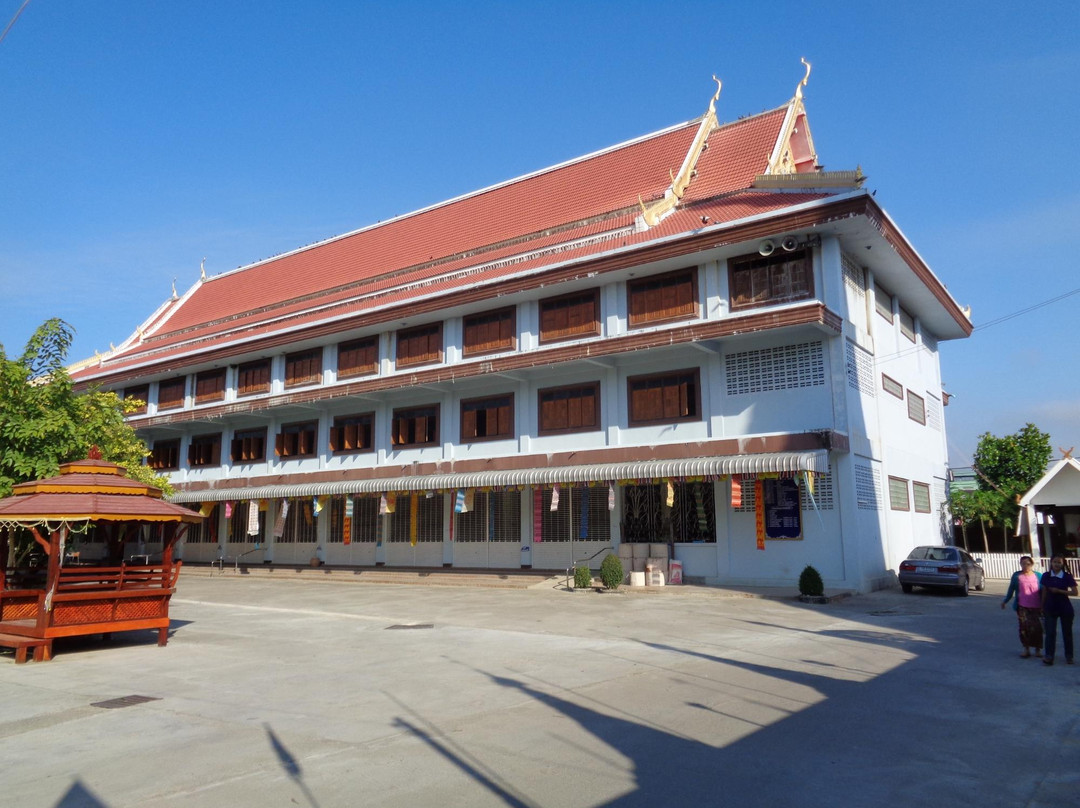 Wat Chumphon Khiri-湄索必去景点