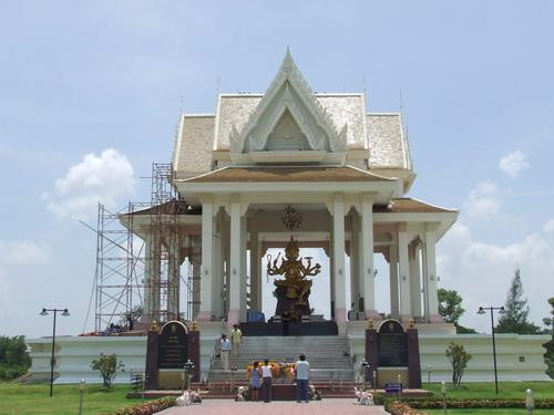 Erawan Thewalai Shrine-蓬武里必去景点