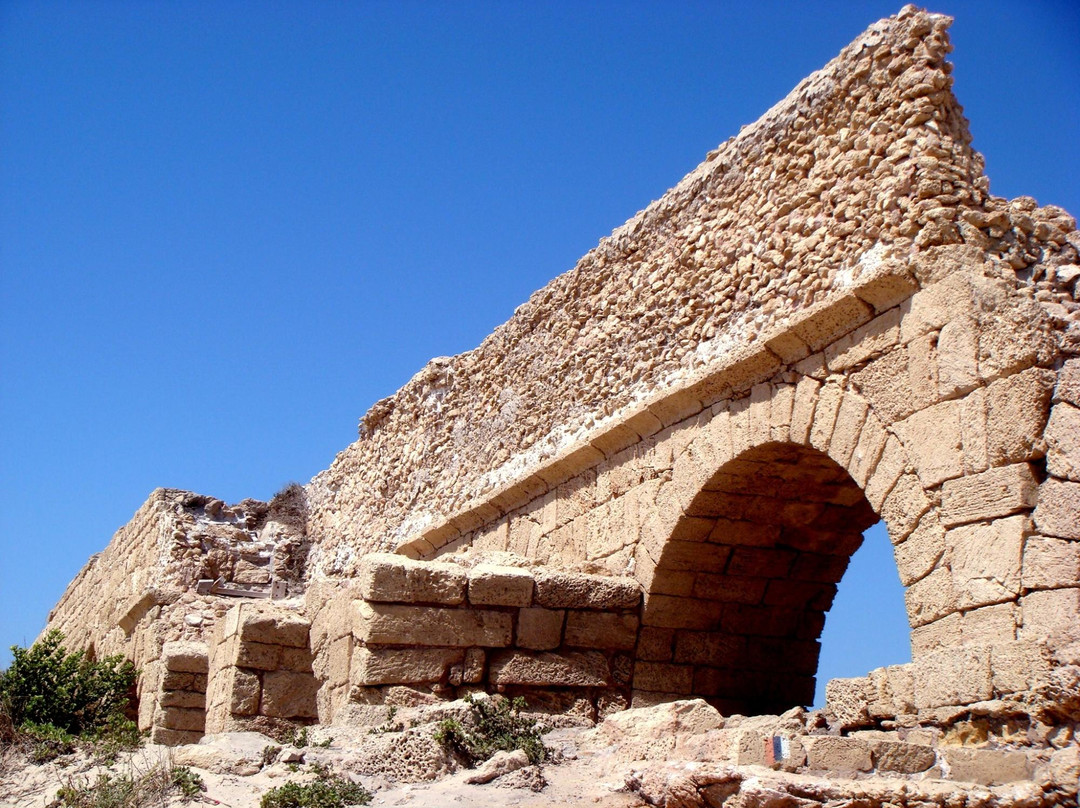 凯撒利亚旅游景点-Aqueduct of Caesarea (Mei Kedem)