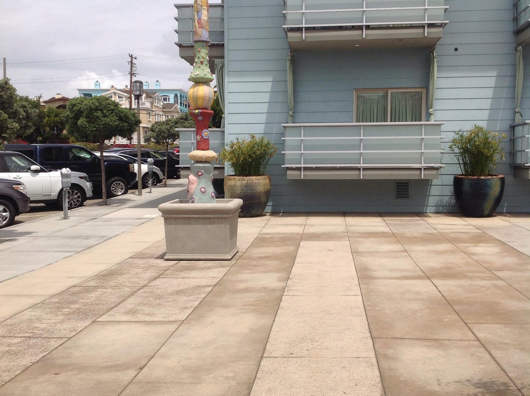 Metlox Plaza-曼哈顿海滩必去景点