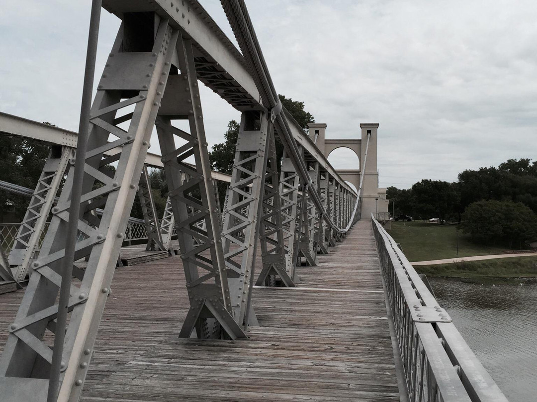 Waco Suspension Bridge-韦科必去景点