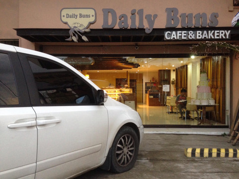 Pavia餐馆和美食-Daily Buns Cafe & Bakery