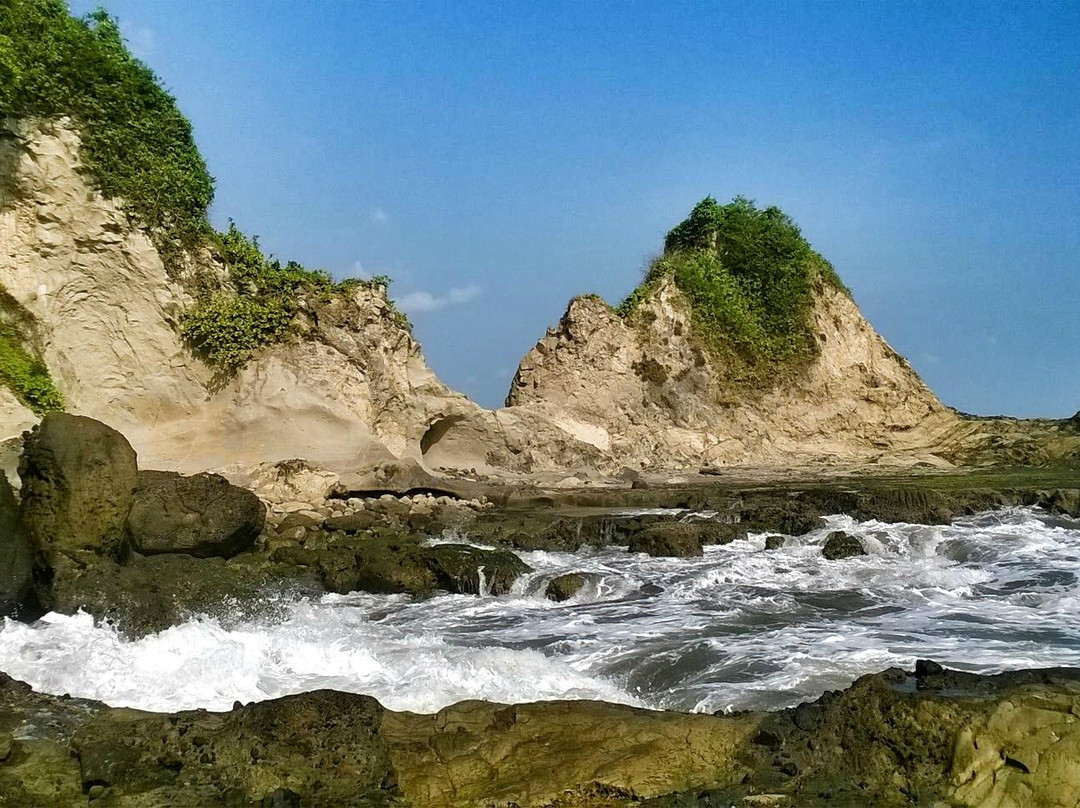 Karang Nini Beach景点图片