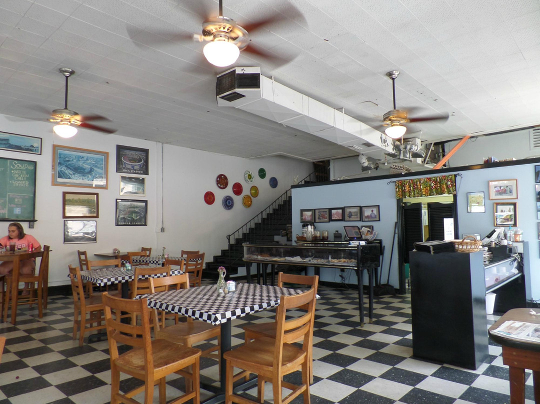 Moultrie餐馆和美食-Three Crazy Bakers