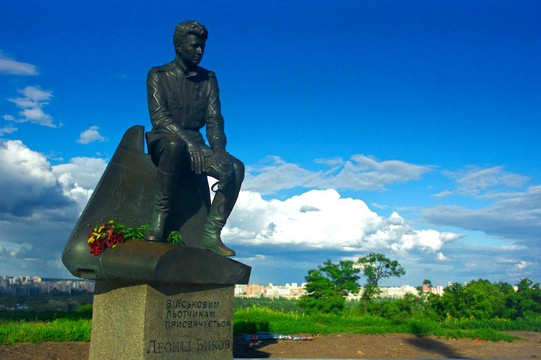 Leonid Bykov Monument-基辅必去景点