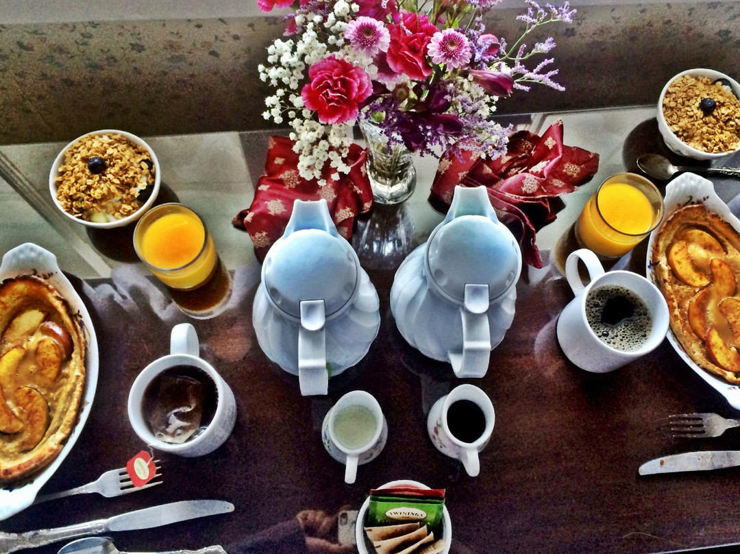 Dennen's Victorian Farmhouse主图