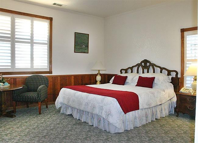 Rio Vista酒店住宿-Rogelio's Dine & Sleep Inn