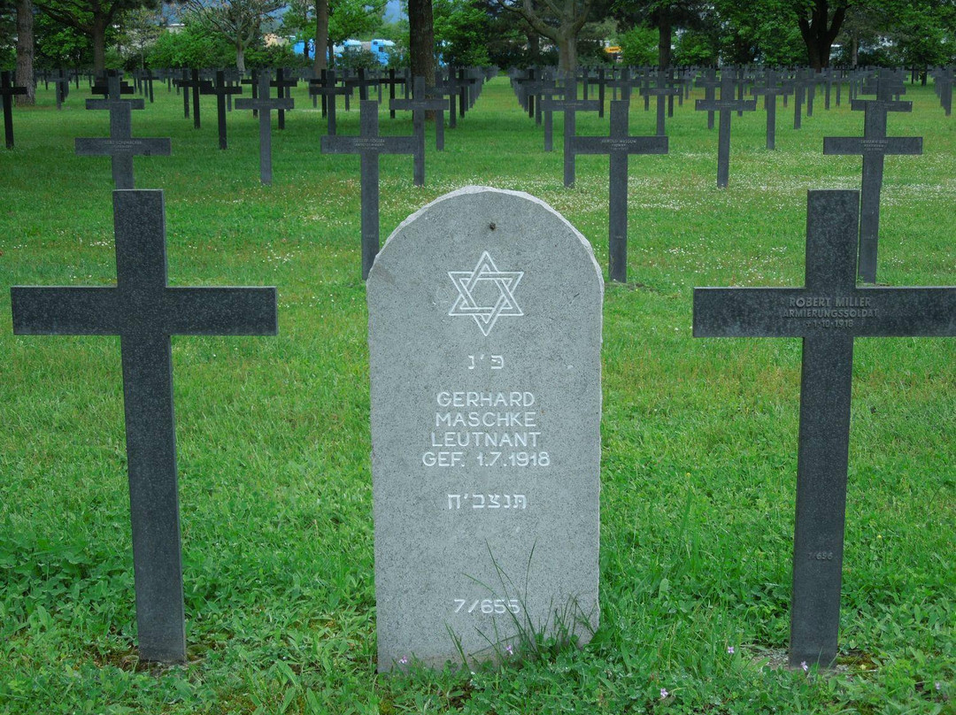 Deutscher Soldatenfriedhof Cernay景点图片