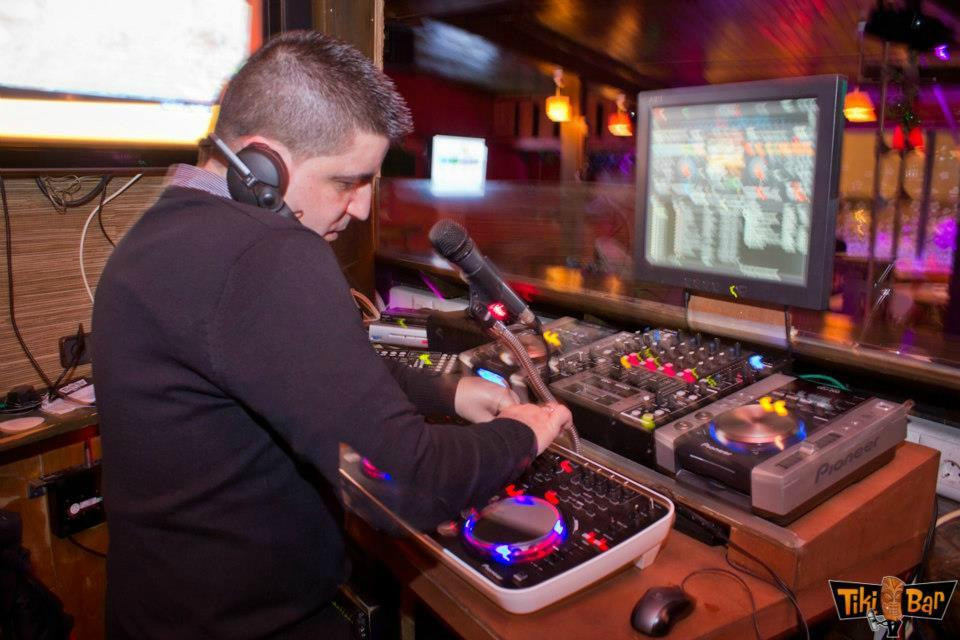 Tiki-Bar-甘迪亚海滩必去景点