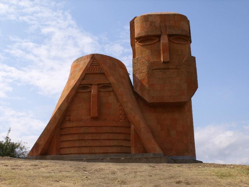 Sculpture "We are our mountains"-斯捷潘纳克特必去景点