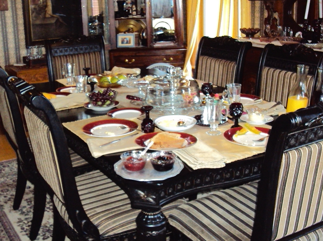 The MacLeod House主图