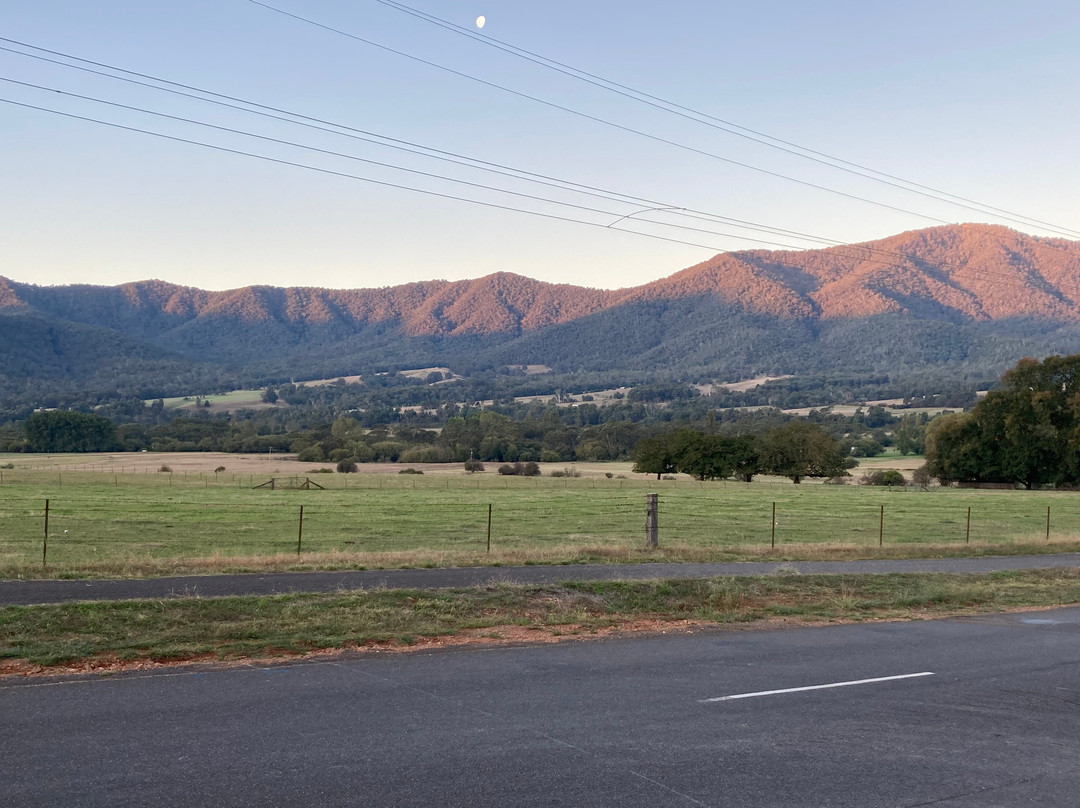 Mountain Creek Motel Bar And Restaurant主图