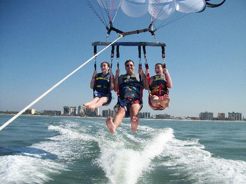 Holiday Water Sports-迈尔斯堡海滩必去景点