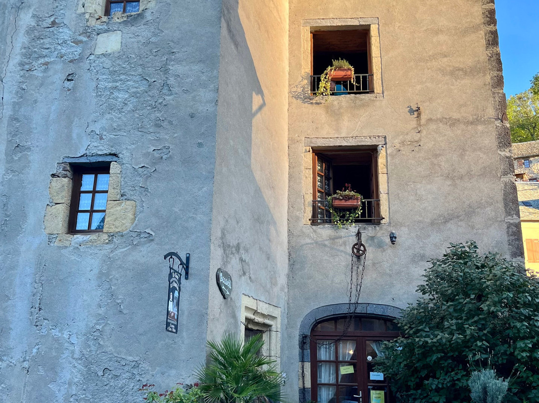 La Tour Des Chapelains主图