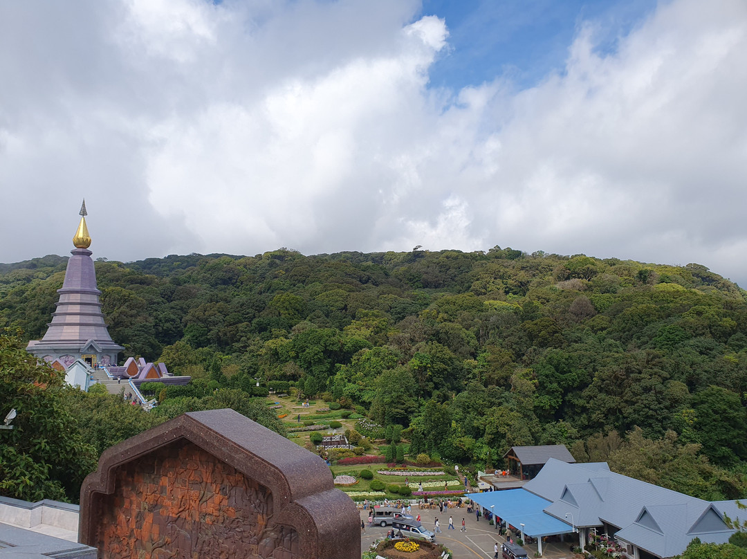 Twin Royal Stupas (Phra Maha Dhatu Nabha Metaneedol and Nabhapol Bhumisiri-宗通必去景点