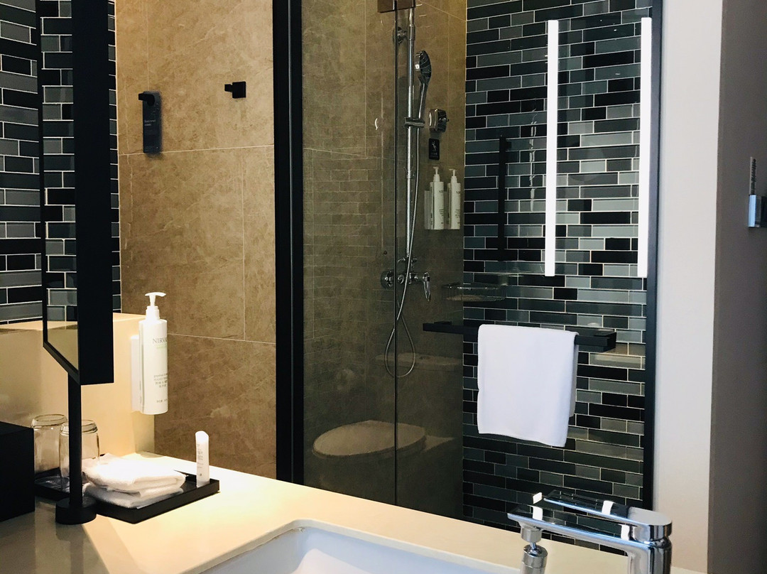 上海浦东中心万枫酒店主图