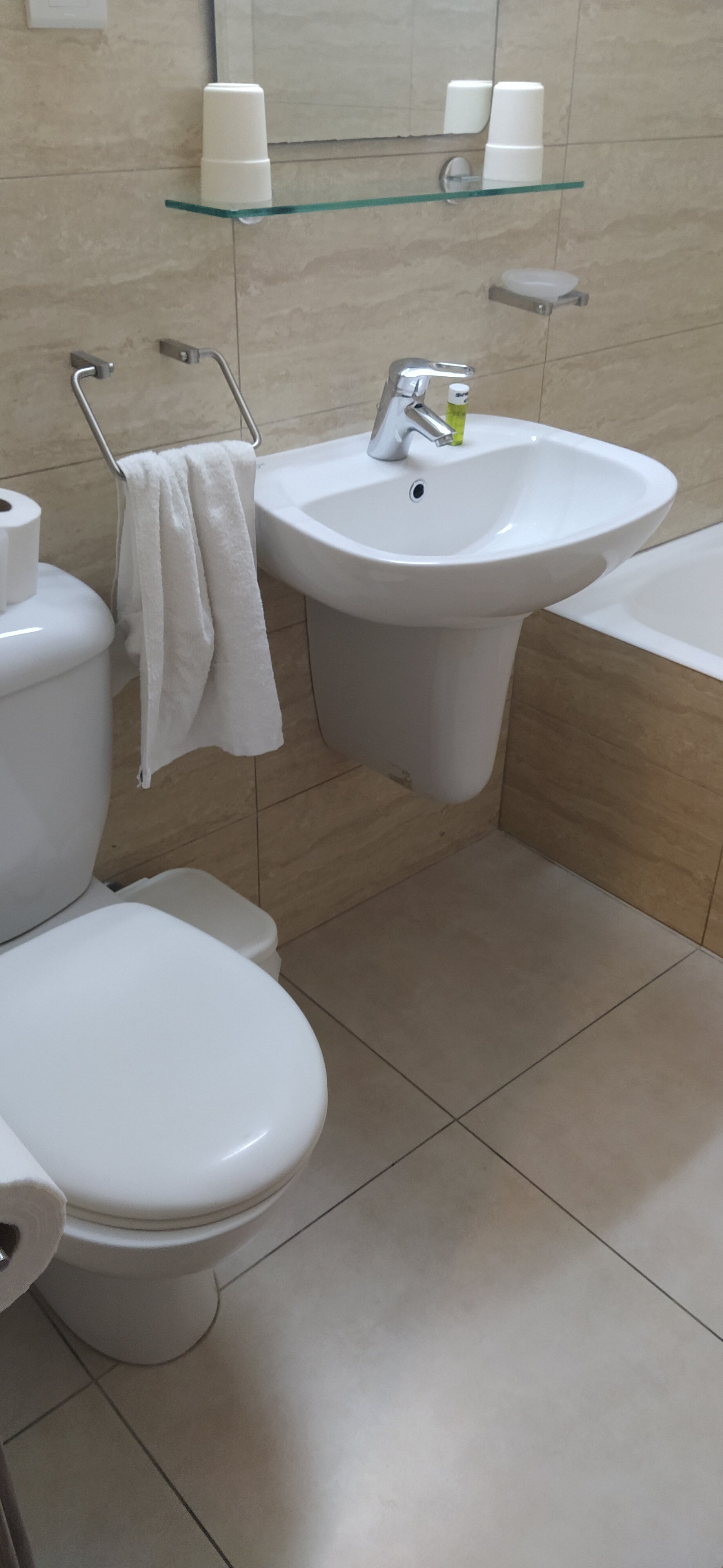 Cosmelenia Hotel Apartments-浴室