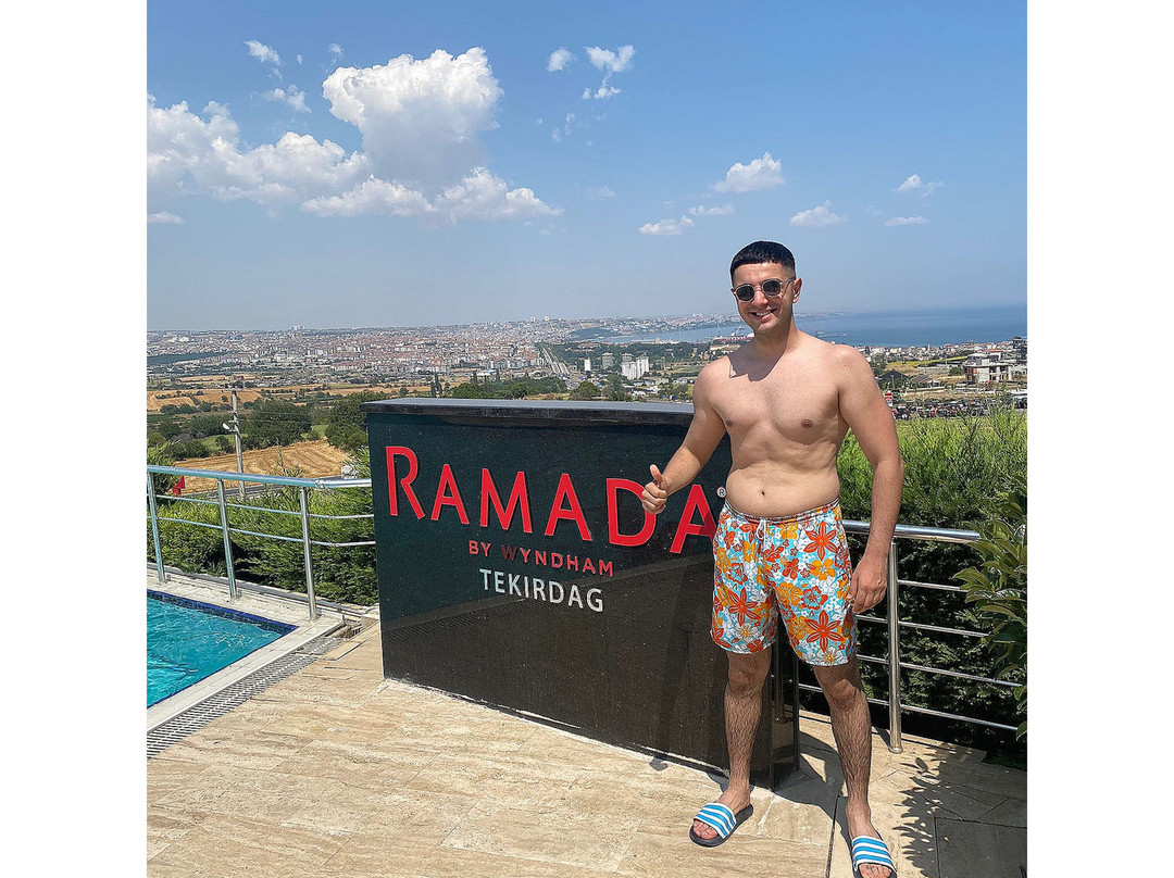 华美达泰基尔达酒店主图