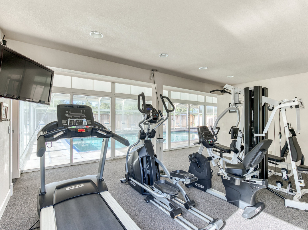 Lighthouse Oceanfront Resort主图