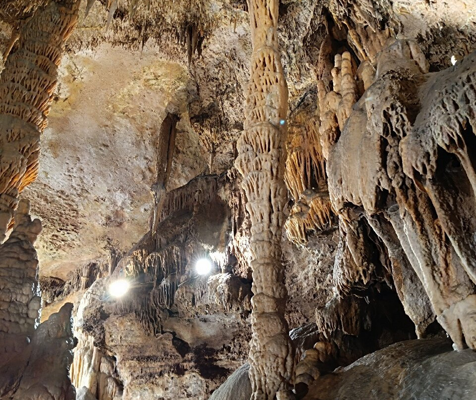Les Grottes de Presque-Saint-Medard-de-Presque必去景点