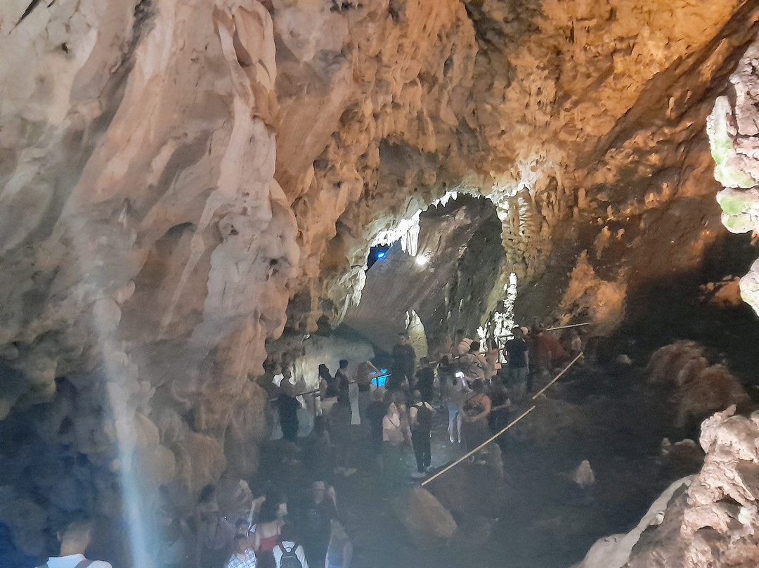 Vrelo Cave-Dolna Matka必去景点