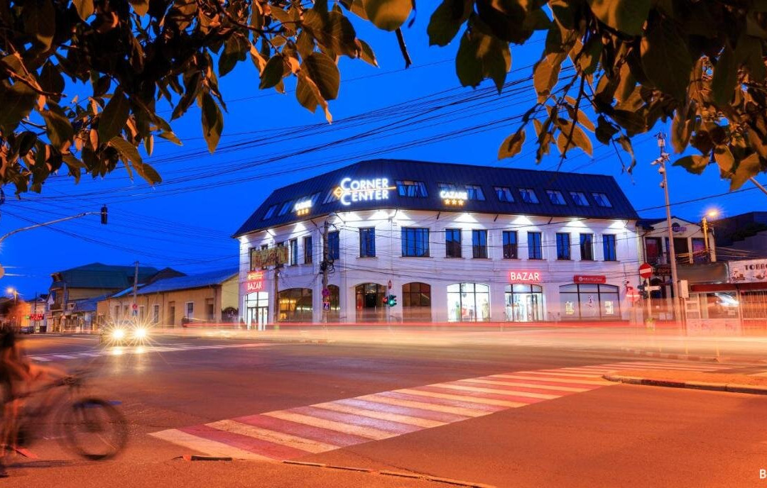 Corner Center Rental主图