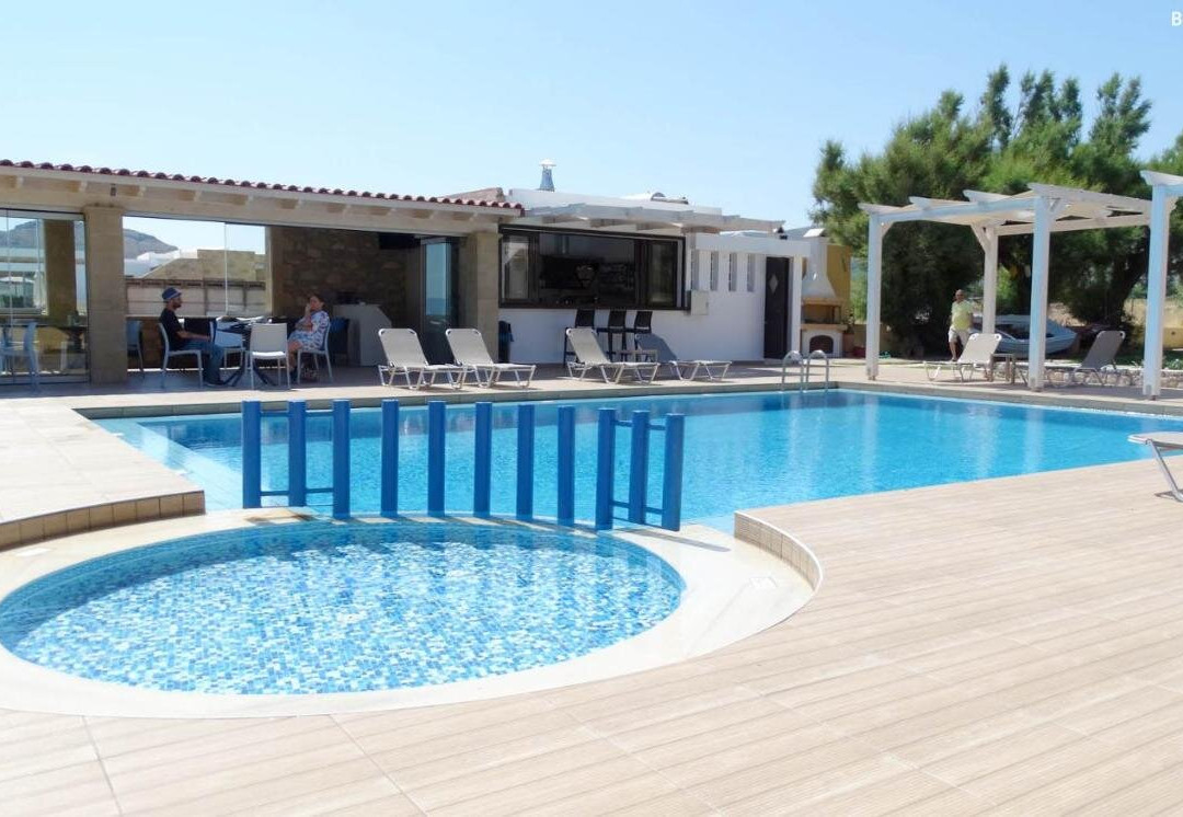 Captain Beach Apartments主图