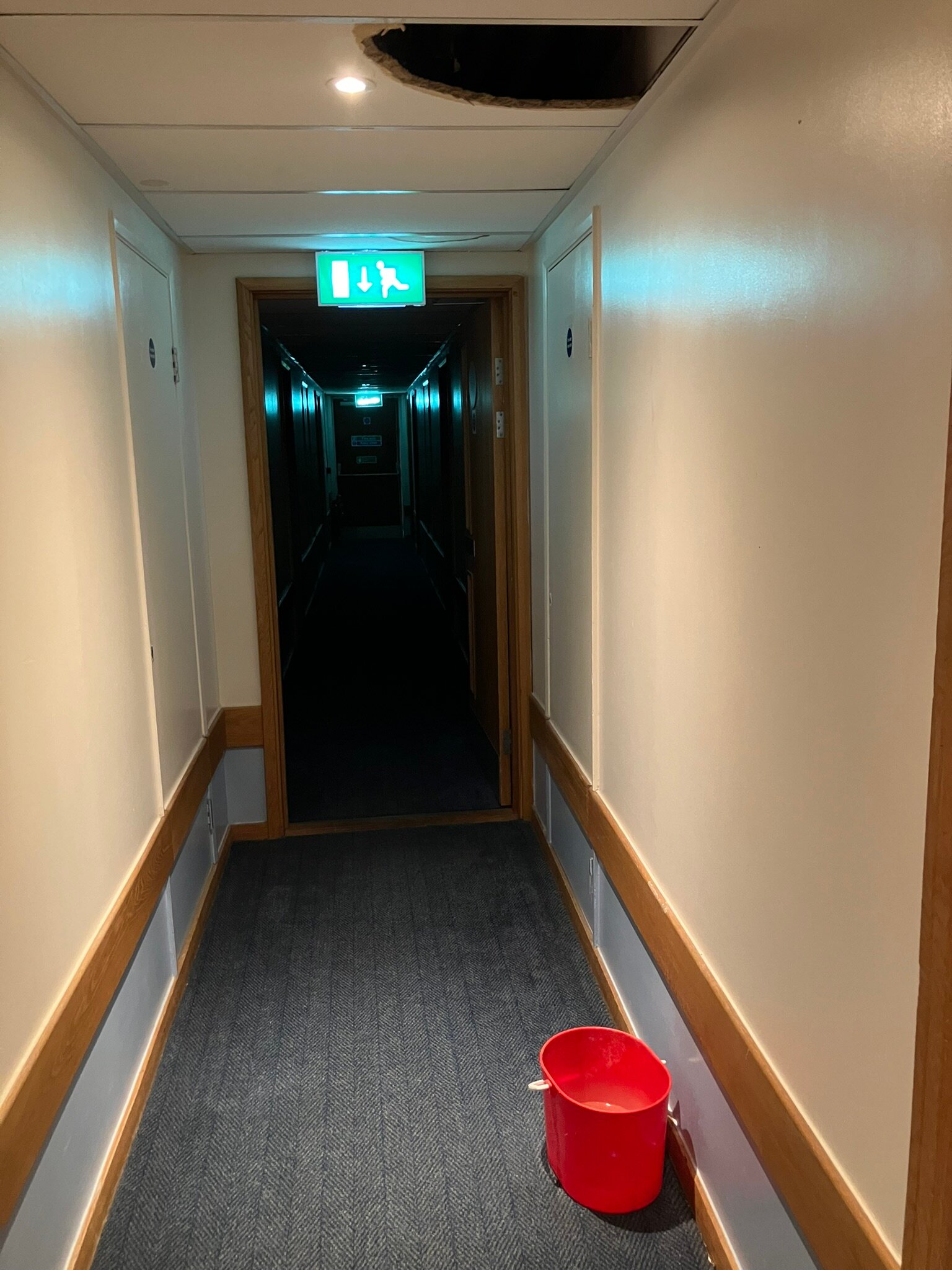 Travelodge Chippenham Leigh Delamere M4 Westbound-浴室