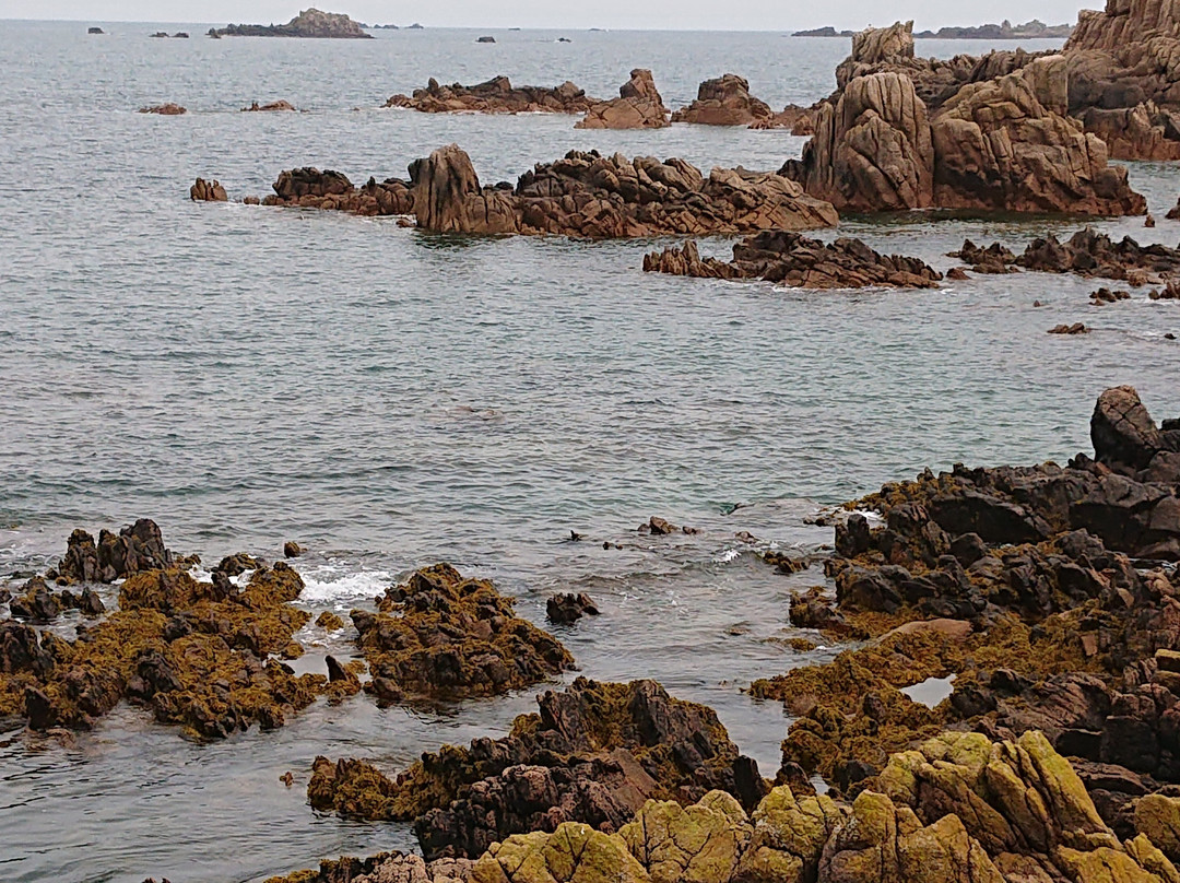 Cobo Bay-Castel必去景点