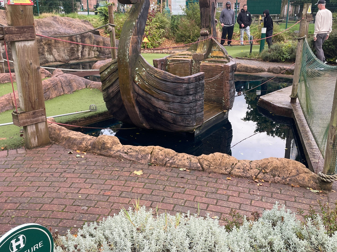 Haigh Woodland Park Crazy Golf景点图片