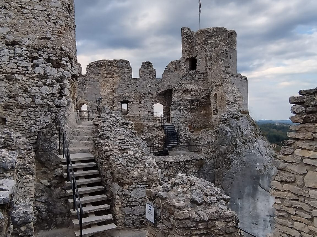 Ogrodzieniec Castle-Ogrodzieniec必去景点