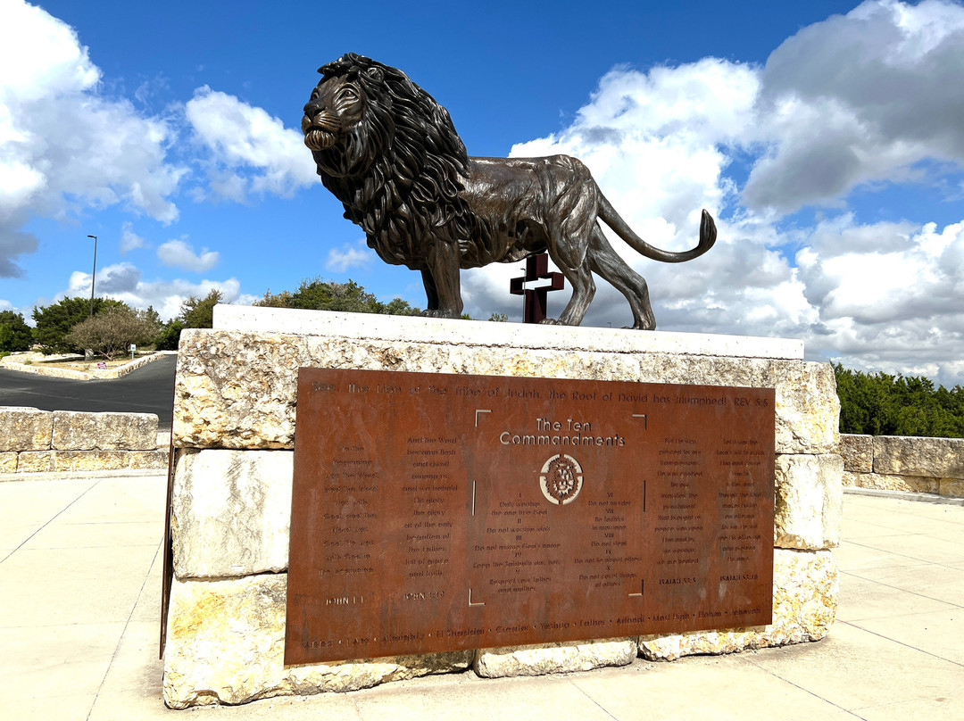The Coming King Sculpture Prayer Gardens-克尔维尔必去景点