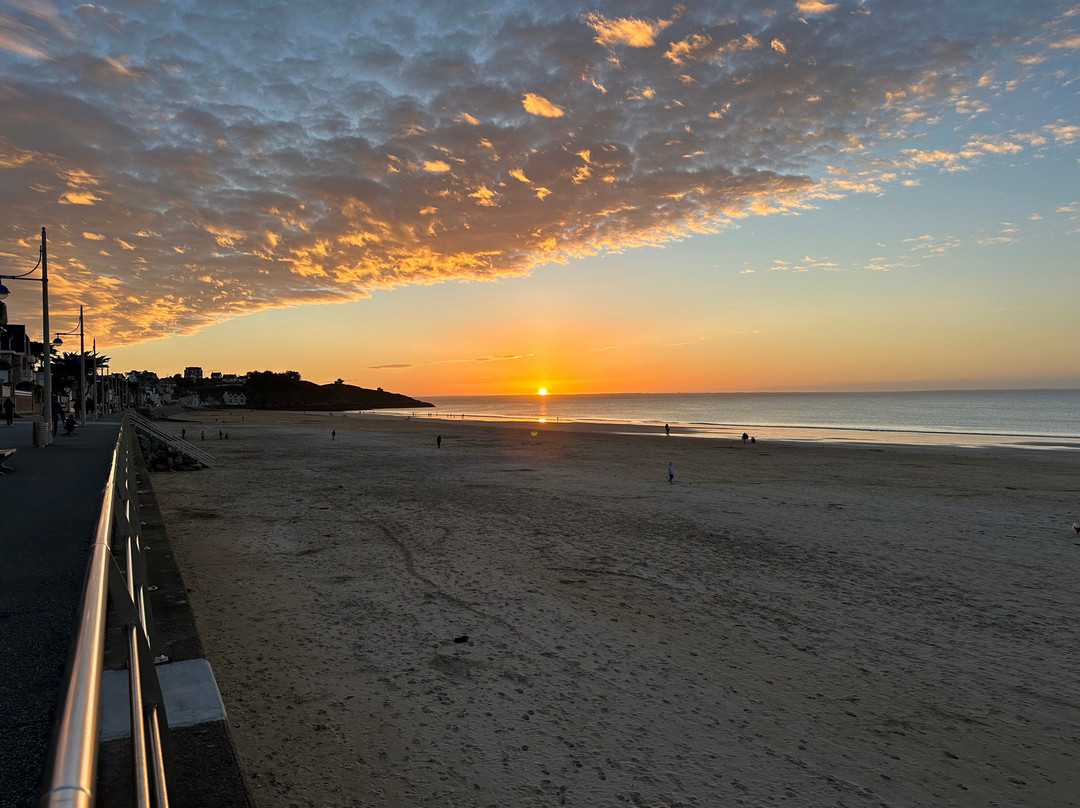 Plage Du Val André景点图片