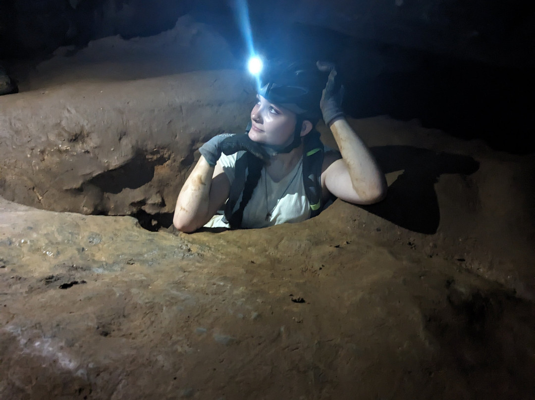 Howard's Waterfall Cave Preserve-Trenton必去景点