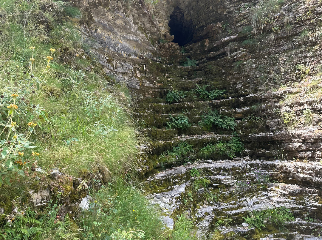 Peshtura Waterfall景点图片