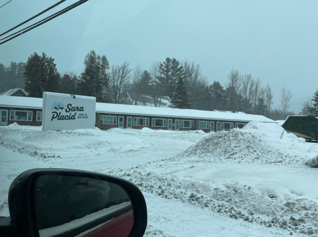 Saraplacid Inn & Suites主图