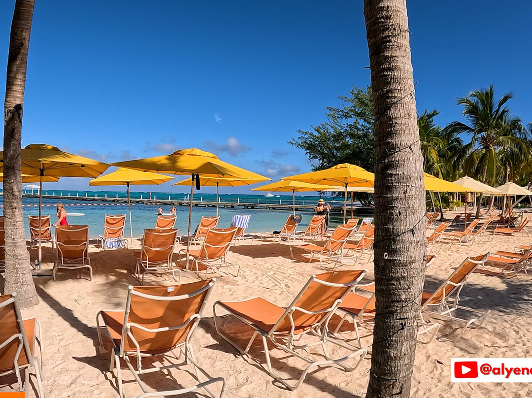 Rum Point Club景点图片