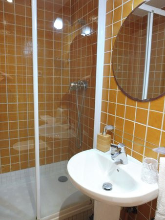 赫罗纳旅馆主图