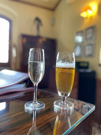 黄金井酒店主图
