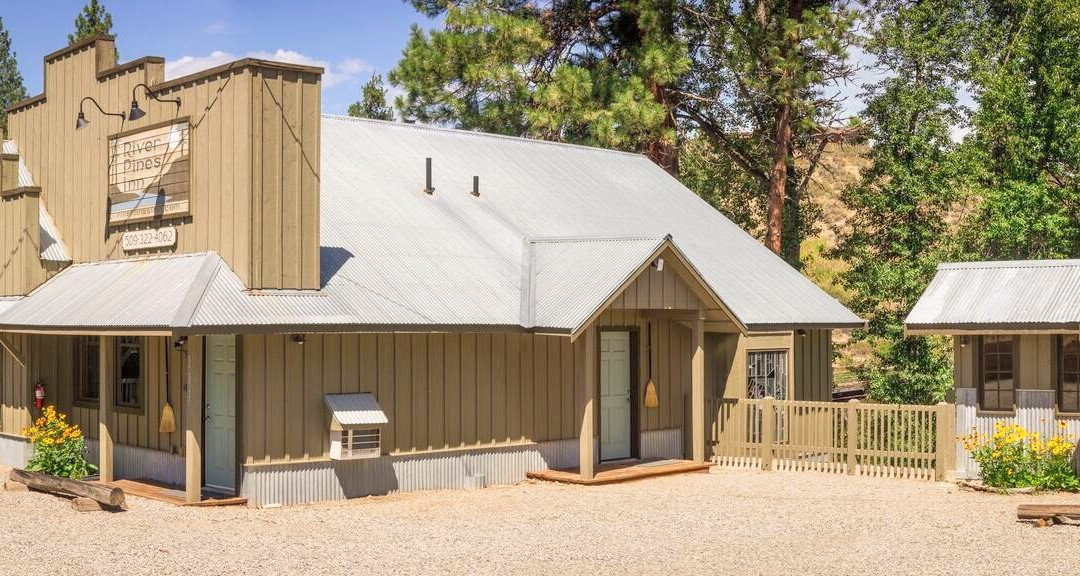 Mazama酒店住宿-River Pines Inn