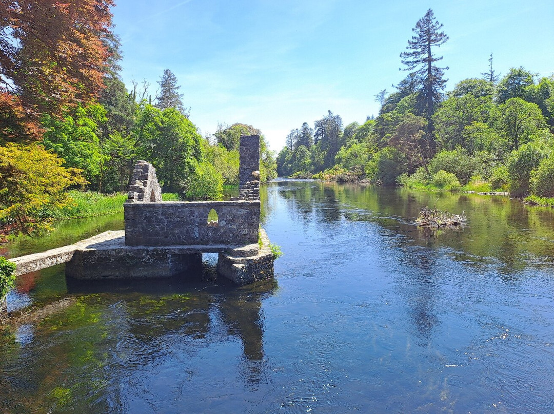 Statue of John Wayne and Maureen O'Hara-康镇必去景点