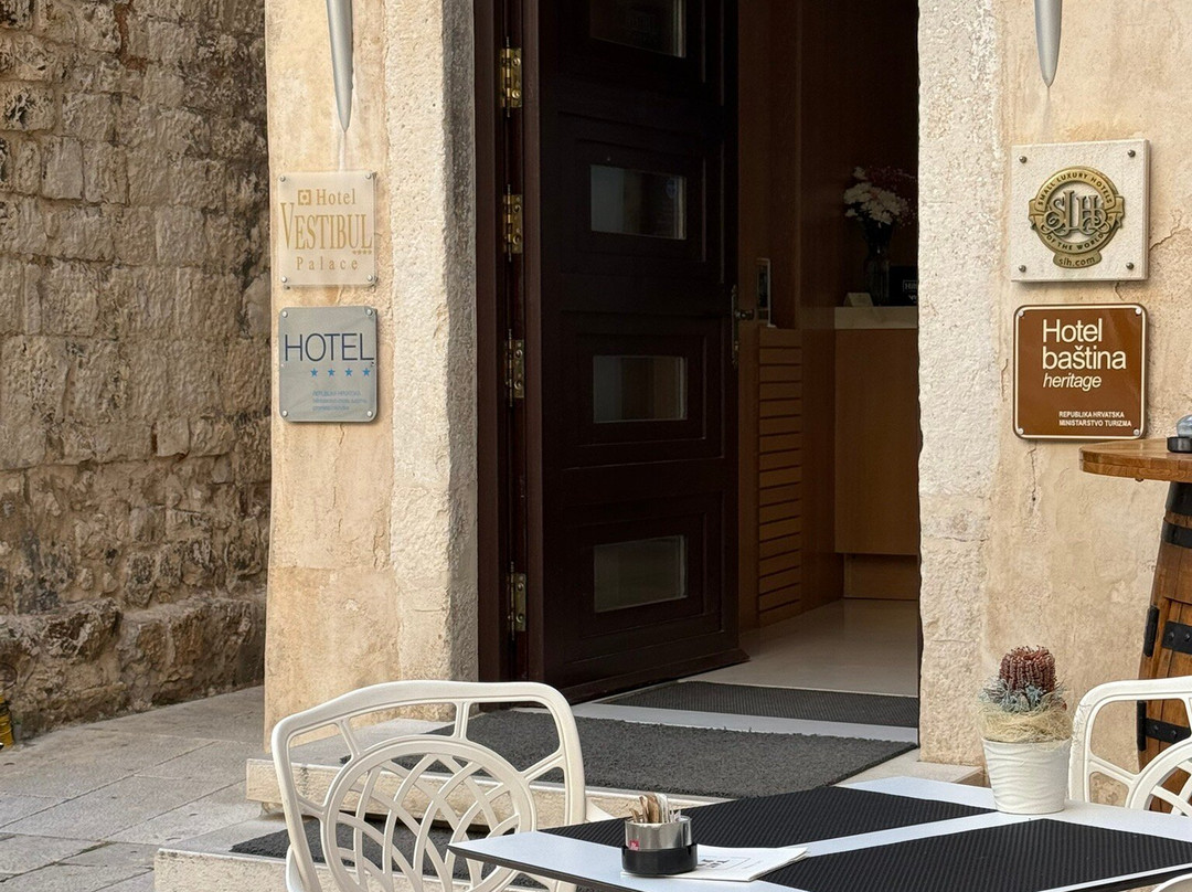 Hotel Vestibul Palace主图