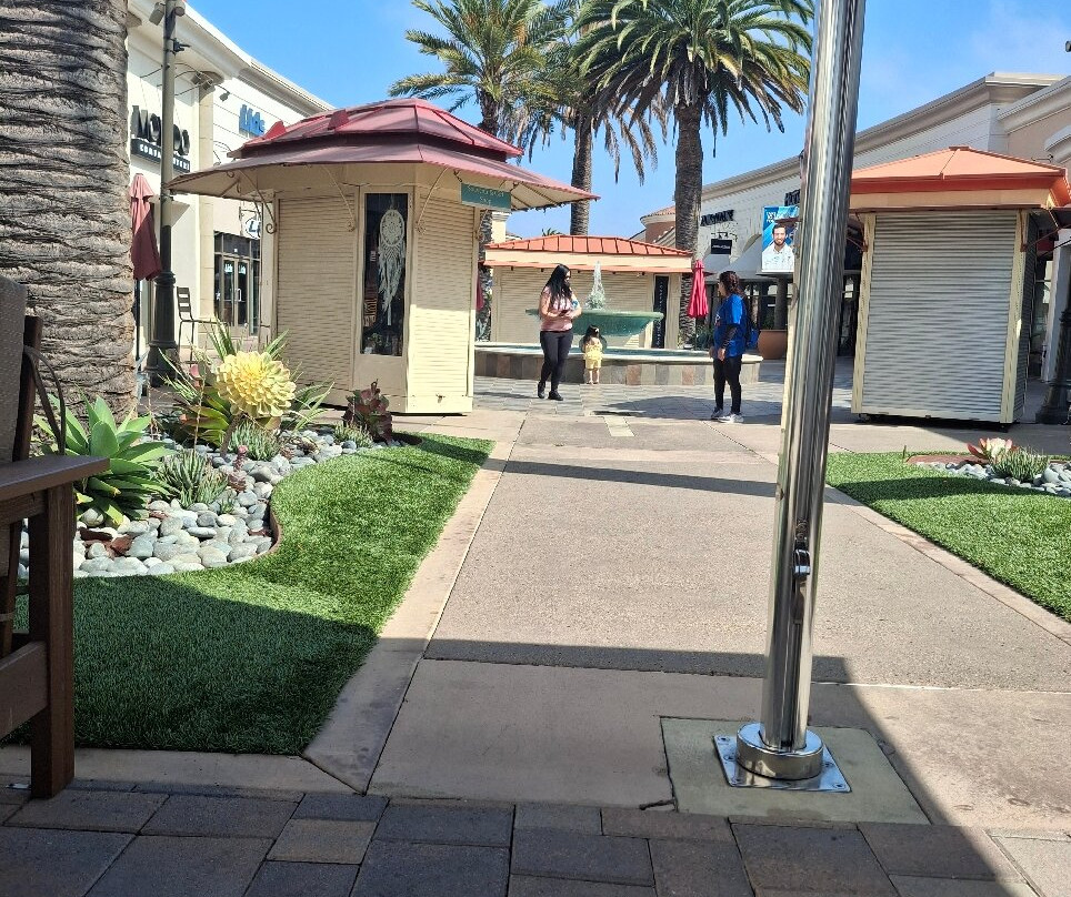 卡尔斯巴德奥特莱斯时尚名品折扣村-卡尔斯巴德必去景点