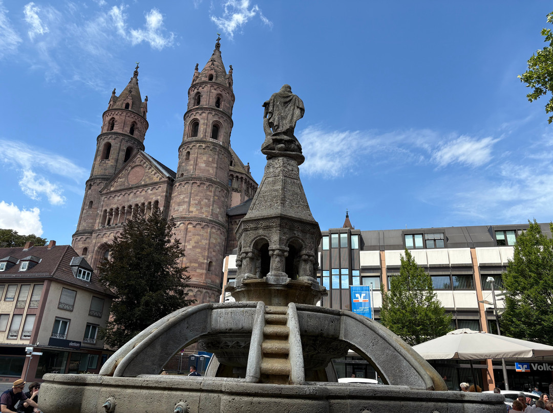 Siegfriedbrunnen-沃尔姆斯必去景点