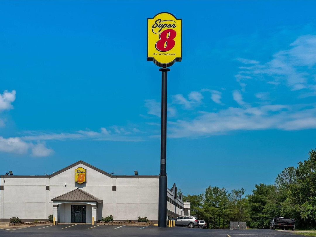 Super 8 by Wyndham Brownsburg